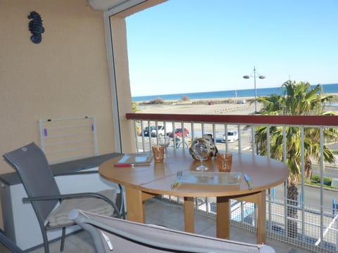 Facade/entrance, Balcony/Terrace, Sea view