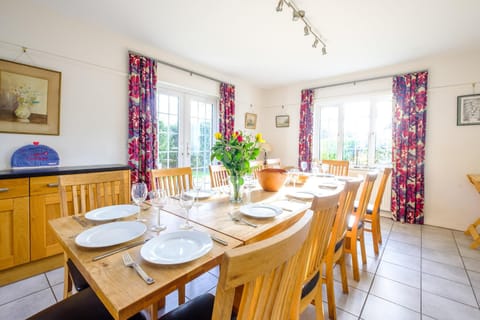 Lake Cottage - A large holiday home in Thorpeness - Close to the beach and The Meare - Aldeburgh Coastal Cottages House in Leiston