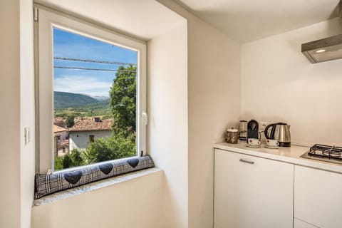 Kitchen or kitchenette, Mountain view