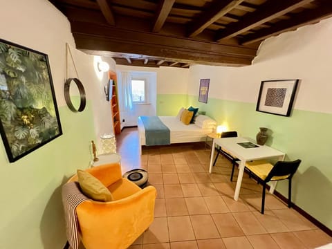 Bed, Living room, Photo of the whole room, Seating area, Dining area, Bedroom