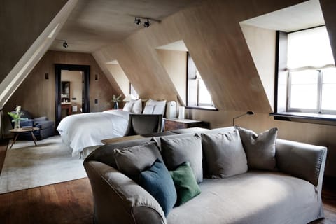 Bed, Photo of the whole room, Seating area