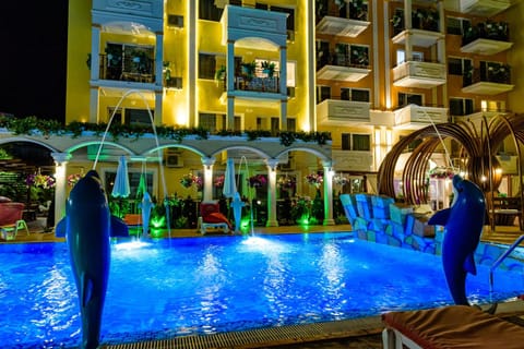 Swimming pool