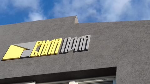 Property building, Facade/entrance, BBQ facilities, Children play ground, Fishing, Garden, Horse-riding, Library, Balcony/Terrace, Hiking, Cycling, Evening entertainment, Logo/Certificate/Sign, Pets, City view, Garden view, Mountain view, Street view, Swimming pool, young children, older children, group of guests, Certificate/Award, Family