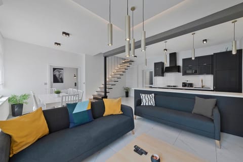 TV and multimedia, Kitchen or kitchenette, Living room, Seating area