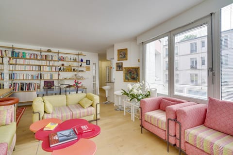 Bastille Apt design with AC terrace 5 people by Weekome Apartment in Paris