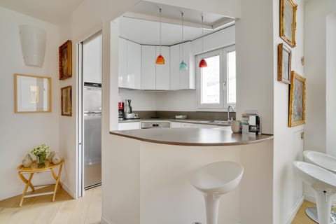 Bastille Apt design with AC terrace 5 people by Weekome Apartment in Paris