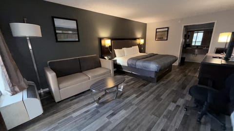 Bed, TV and multimedia, Living room, Photo of the whole room, Seating area