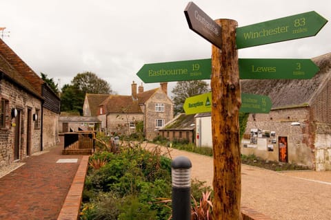 Property building, Patio, Property logo or sign, Garden, Landmark view