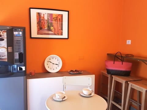 Coffee/tea facilities, Kitchen or kitchenette, Dining area, Area and facilities, minibar