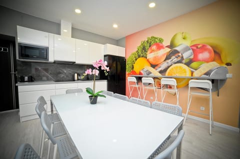 Dining area, Food, Meals, Continental breakfast, Lunch, Dinner, Drinks