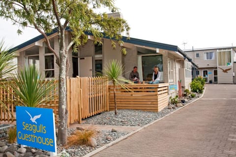 Property building, Facade/entrance, Day