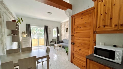 View (from property/room), Balcony/Terrace, Living room, Photo of the whole room, Seating area, Dining area, Area and facilities