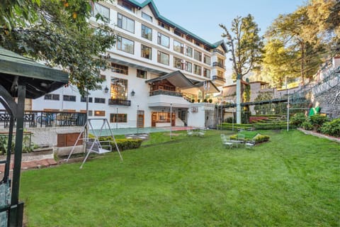 Property building, Facade/entrance, Day, Garden