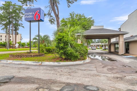Motel 6 Summerville, SC Charleston Hotel in Summerville