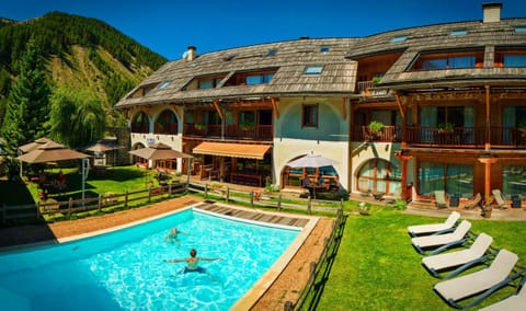 Property building, Spring, Summer, Autumn, Pool view, Swimming pool, Swimming pool