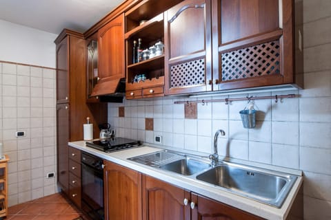 Kitchen or kitchenette, pet friendly, stove