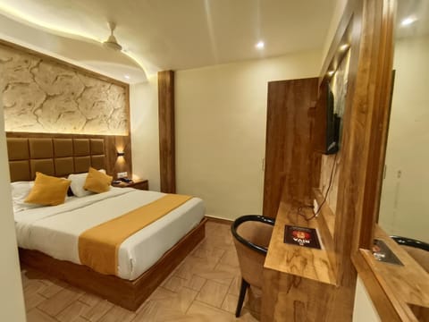 Bed, TV and multimedia, Photo of the whole room, Bedroom, wardrobe