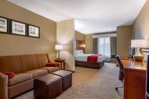 Living room, Photo of the whole room, Seating area, Bedroom, On site