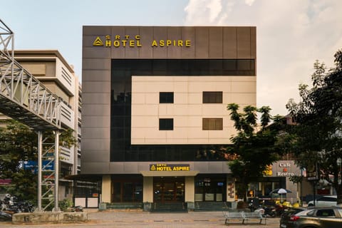 Property building, Facade/entrance, Day, Property logo or sign, City view, Street view, Location