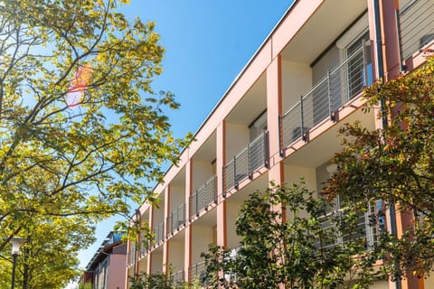 Property building, Balcony/Terrace, Balcony/Terrace