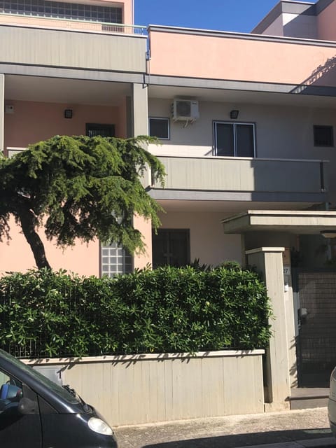Property building, Facade/entrance, Balcony/Terrace