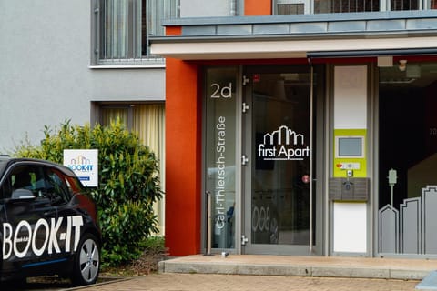 Property building, Property logo or sign, Logo/Certificate/Sign, Street view, Parking