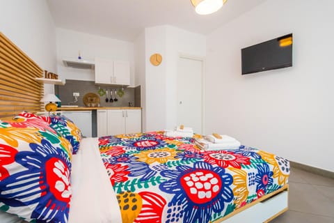 Kitchen or kitchenette, Bedroom