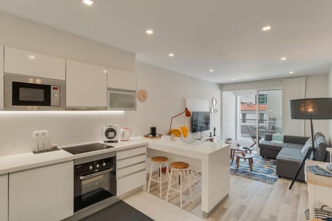 Kitchen or kitchenette, Living room, Seating area, Dining area, dishwasher, oven, stove, toaster