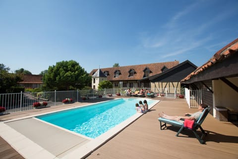 Day, Guests, Swimming pool