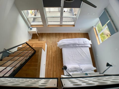 Birdhouse on Green Lake Apartment in Green Lake