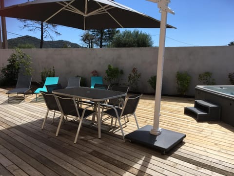 Hot Tub, Balcony/Terrace, Dining area, sunbed