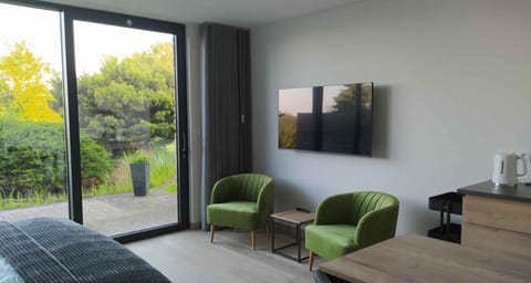 Garden, TV and multimedia, Living room, Seating area, Garden view