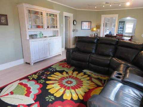 Living room, Photo of the whole room