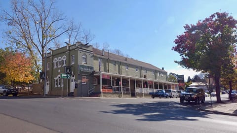 Facade/entrance