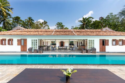 Property building, Swimming pool, Swimming pool