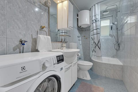 Shower, Toilet, Bathroom, washing machine