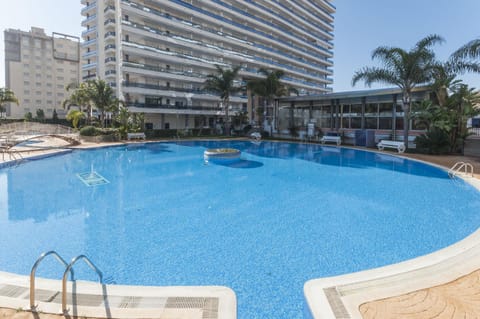 Facade/entrance, Balcony/Terrace, Swimming pool