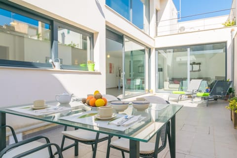 Patio, Facade/entrance, Balcony/Terrace, Seating area, Dining area