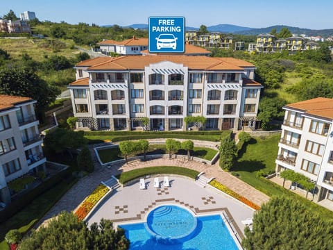 Property building, Bird's eye view, Swimming pool