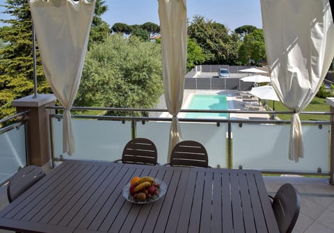 Patio, Balcony/Terrace, Dining area, Pool view, Swimming pool, Swimming pool