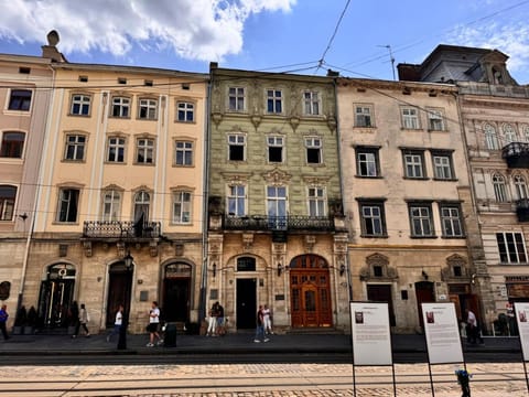 Property building, Day, Location