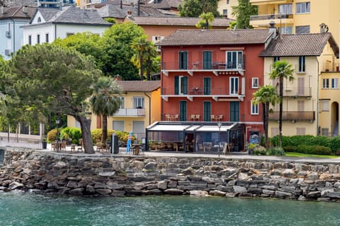 Property building, Restaurant/places to eat