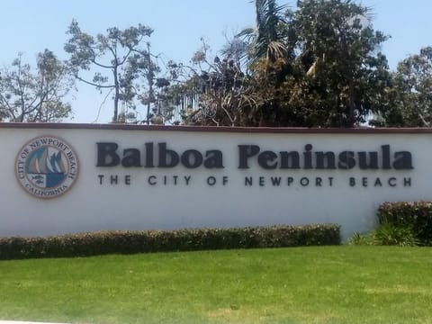 25 Steps to the Beach Apartment in Balboa Peninsula