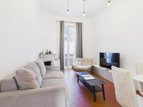 Communal lounge/ TV room, Living room, Seating area, group of guests, Family