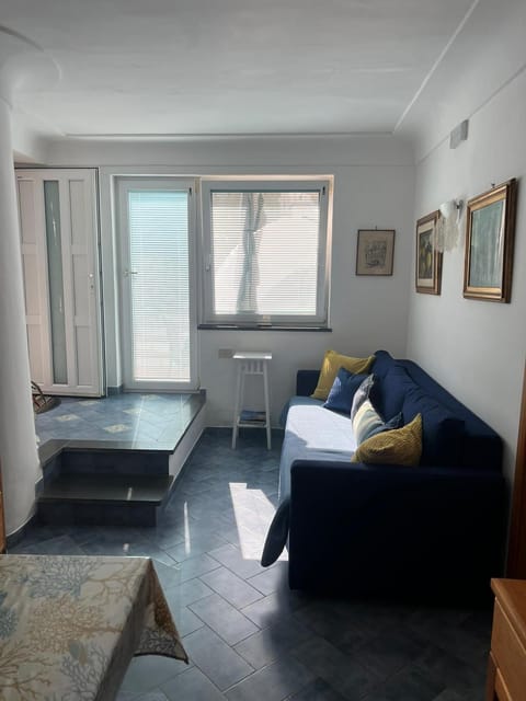 Bed, Living room, Photo of the whole room, Seating area, Bedroom