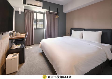 TV and multimedia, Photo of the whole room, air conditioner