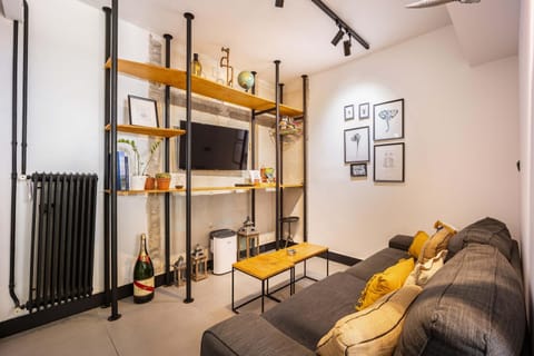 Communal lounge/ TV room, TV and multimedia, Living room, Evening entertainment