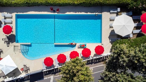 Pool view, Swimming pool, sunbed