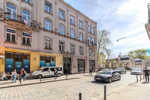 Property building, Neighbourhood