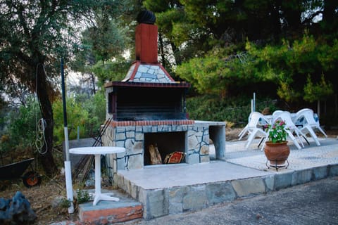 Property building, BBQ facilities, Garden, Balcony/Terrace